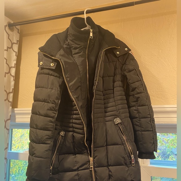 WARM black Guess winter puffer coat - Picture 2 of 7